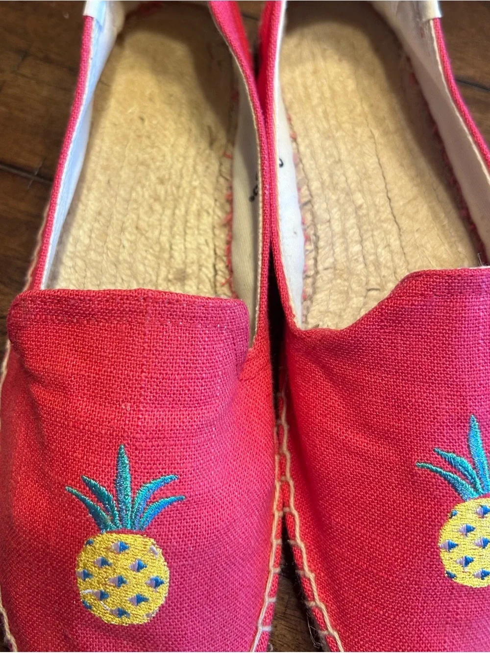 Soludos pineapple embroidered